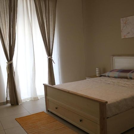 Casavera Apartment Ачиреале Экстерьер фото