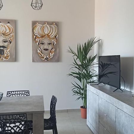 Casavera Apartment Ачиреале Экстерьер фото